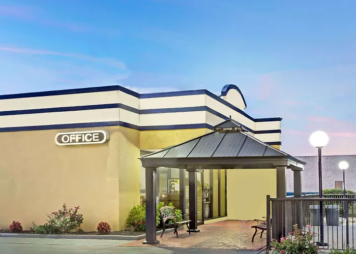 Days Inn By Wyndham Norfolk Military Circle