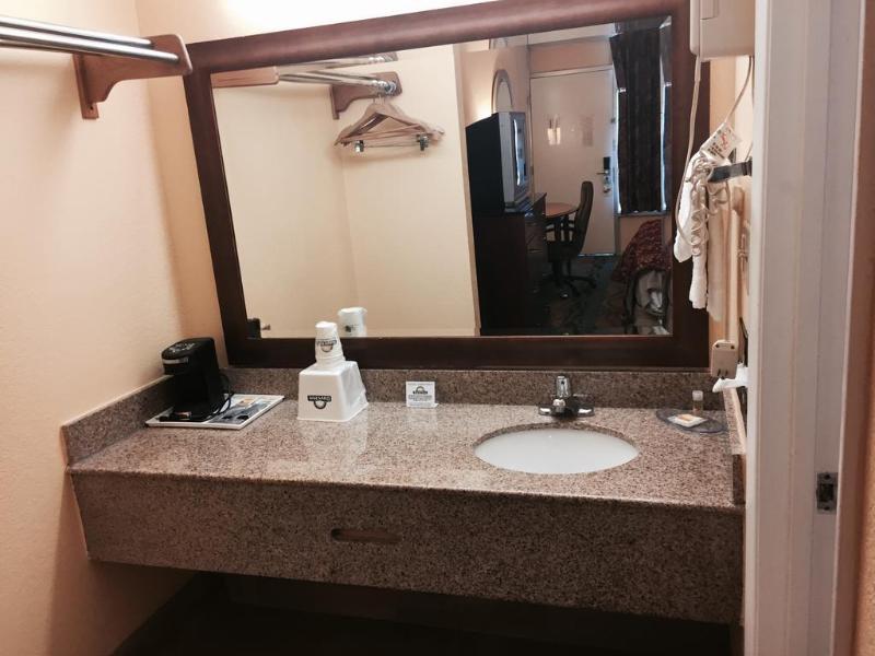 Hotel Days By Wyndham Military Circle