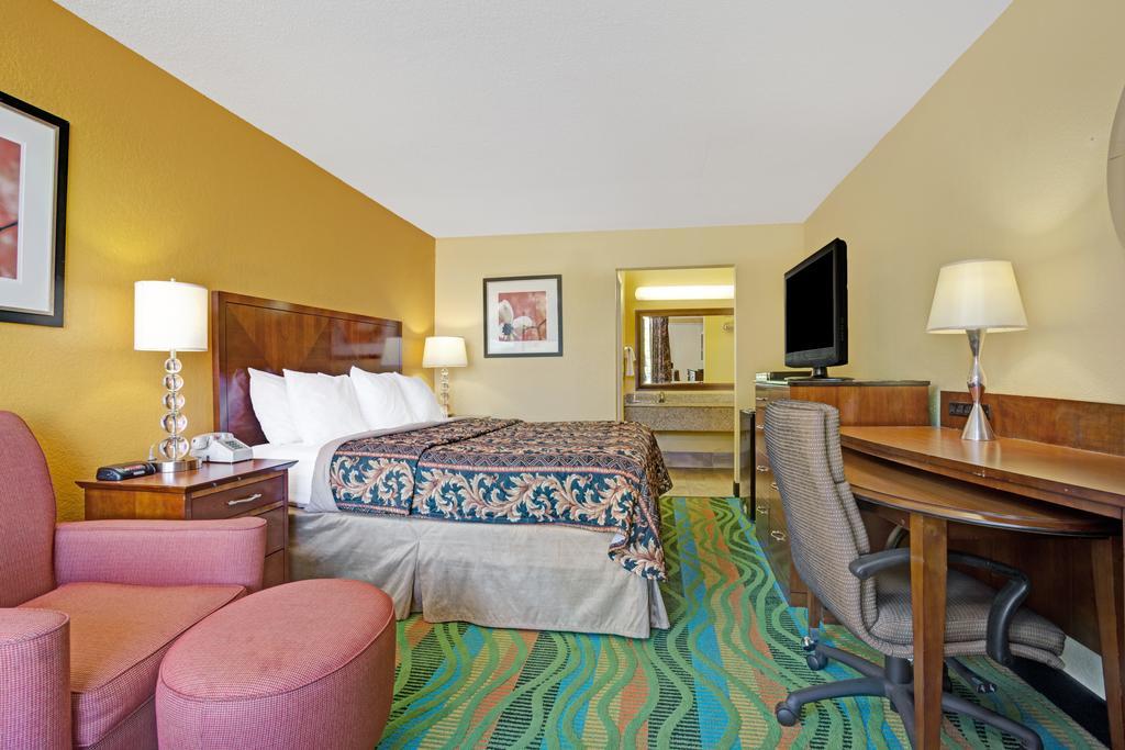 Days By Wyndham Military Circle Hotel 2*